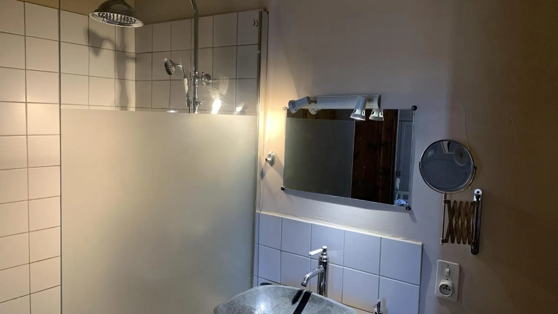Chambres Et Table D'Hotes Au Brabo Mormoiron Gasthof